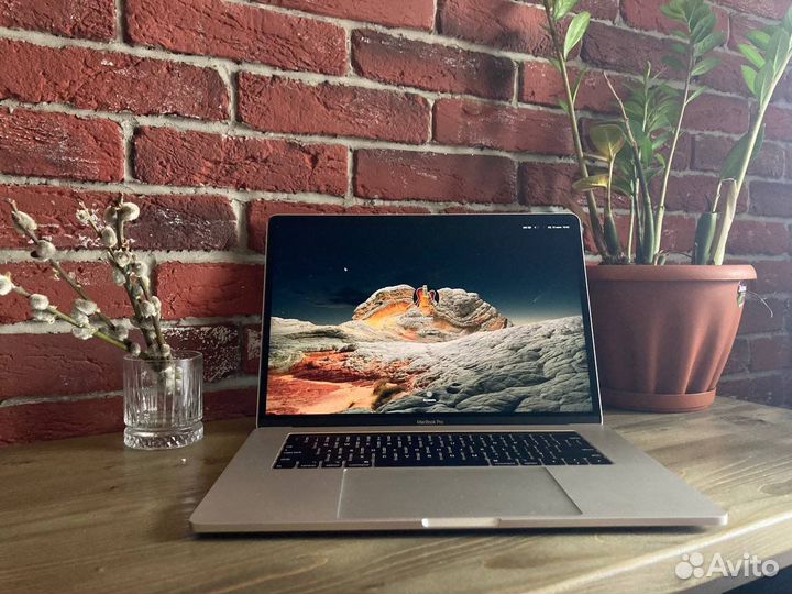 Apple MacBook Pro 15 2018 16/512/i7, pro 560x