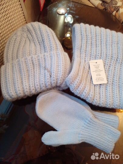 Новый зимний комплект-шапка,варежки,снут