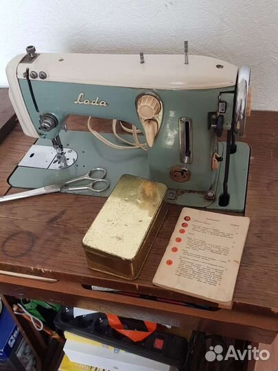 Швейная машина LADA T 237. Чехословакия
