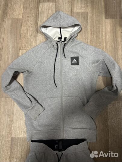 Спортивный костюм adidas