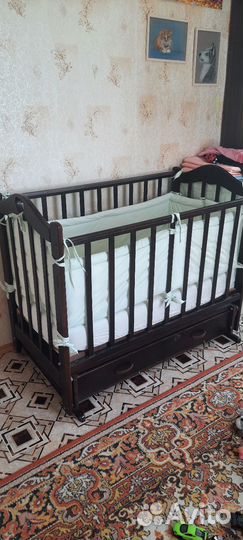 Детская кроватка с поперечным маятником