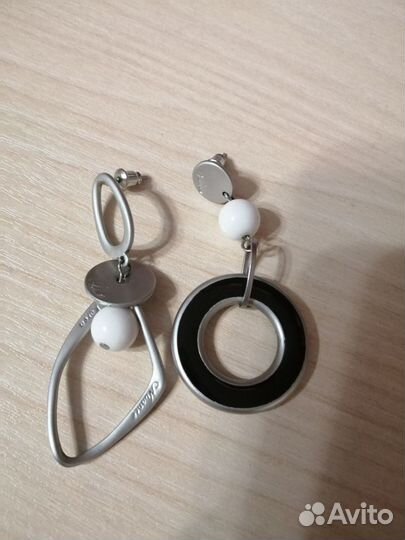 Серьги. Бусы