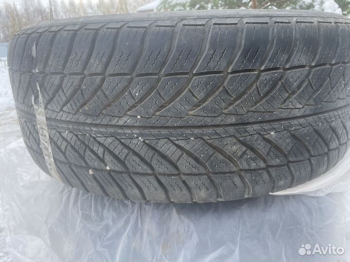 Goodyear UltraGrip 8 Performance 245/45 R18 100