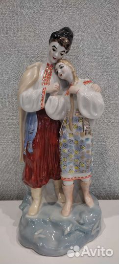 Статуэтка фарфоровая 
