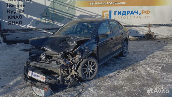 Замок двери передней правой Volkswagen Polo Sedan