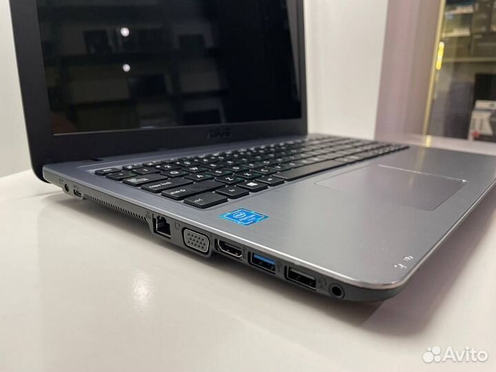 Asus X540S Intel Pentium N3700/4gb/SSD240Gb