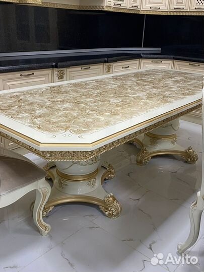 Стол кухонный