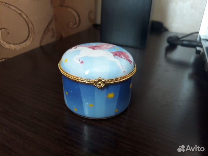 Шкатулка для ювелирных украшений