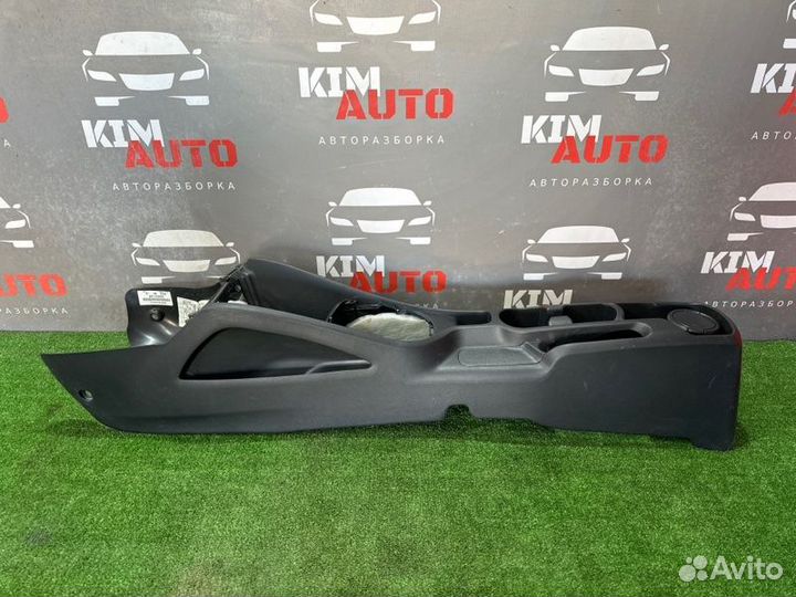 Консоль между сидений Kia Rio 3 Hb 1.4 G4FA 2013