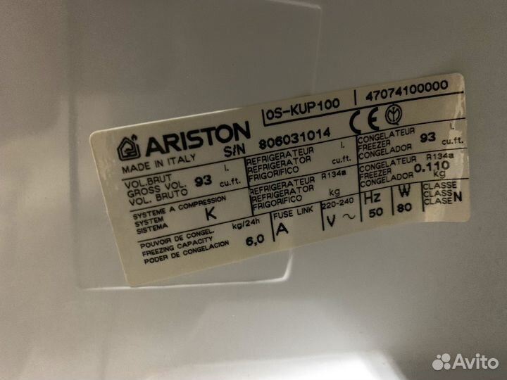 Встраиваемый морозильник Ariston OSK-UP 100