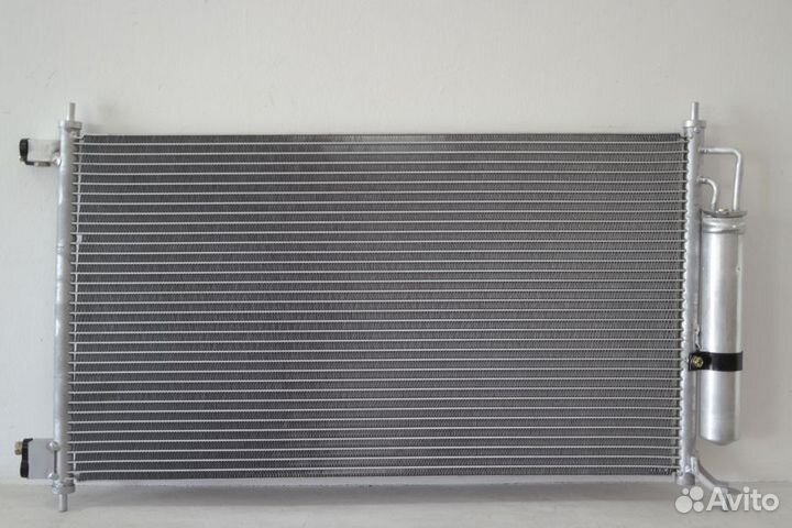 Радиатор кондиционера Ниссан Тиида 02