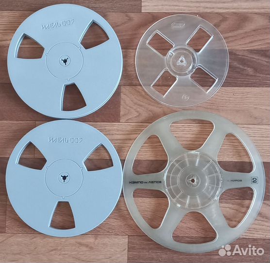 Магнитная лента катушки с записью