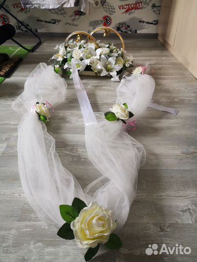 Свадебное украшение на машину