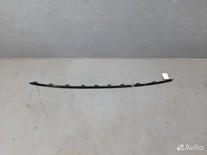 Молдинг заднего бампера центральный Volkswagen