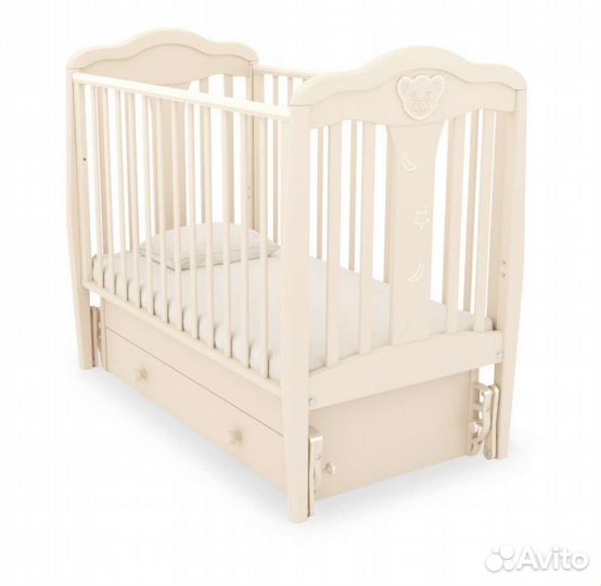 Детская кроватка с маятником