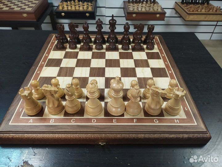 Шахматы эндшпиль с доской из ореха