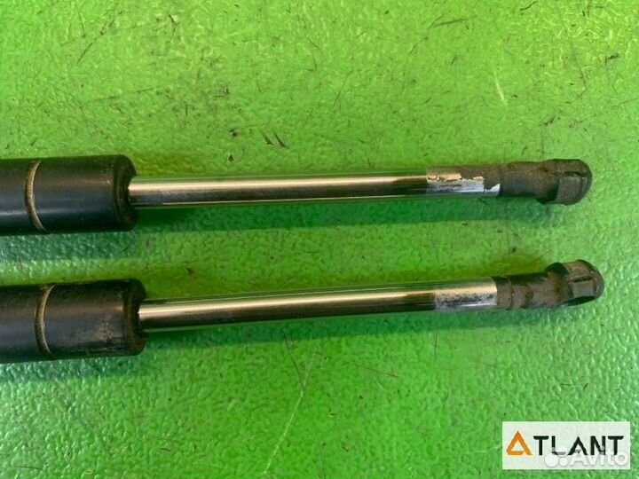 Амортизатор багажника задняя toyota crown majesta