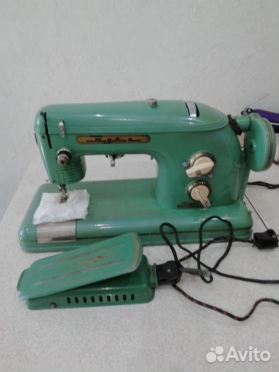Швейная машина 