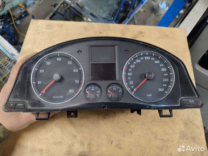 Приборная панель Volkswagen Jetta 5