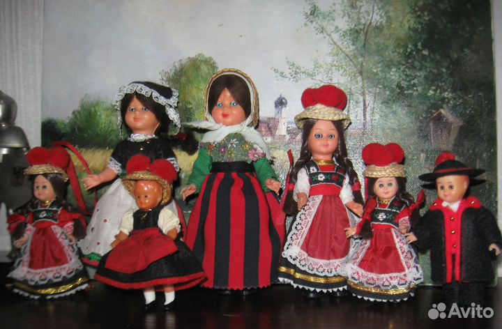 Винтажные куклы в немецких национальных костюмах