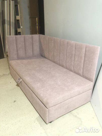 Угловая кровать с дополнительным спальным местом