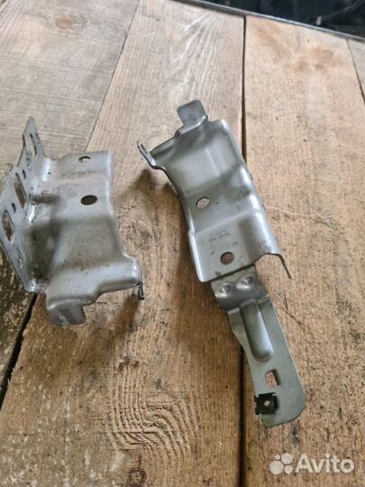 Кронштейн Volkswagen Touran 1