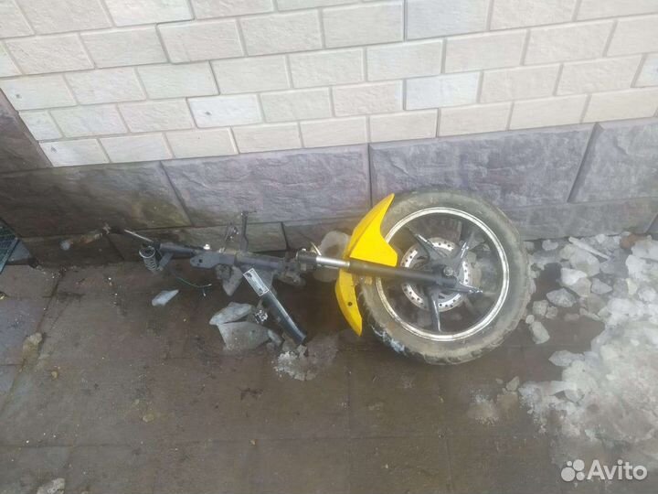Вилка с колесом для мопеда