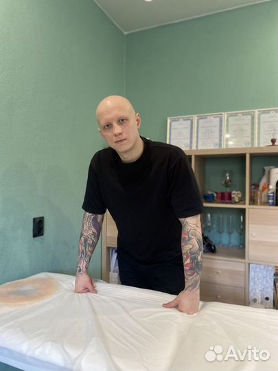 Массажист с сильными руками