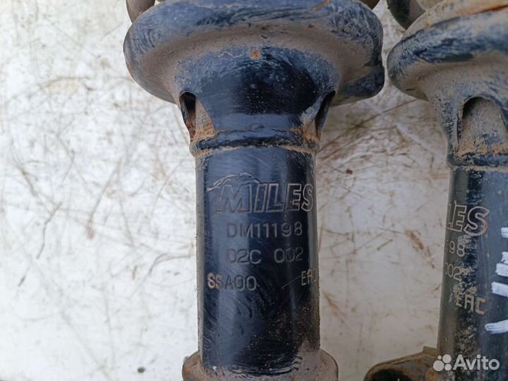 Передние стойки 2 шт. Дэу Матиз 2010 г