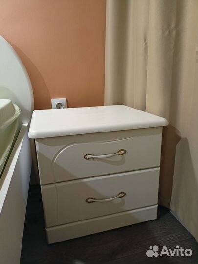 Тумба прикроватная