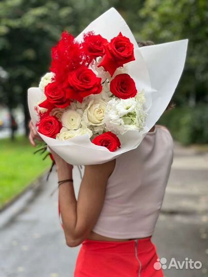 Классный красно-белый букет