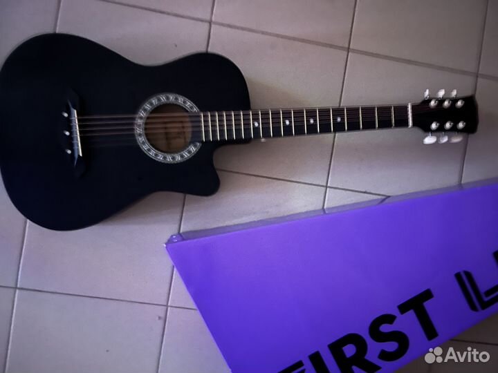 Акустическая гитара