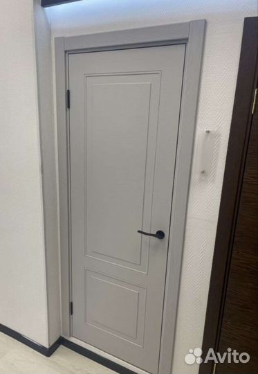 Межкомнатные двери белые, серые гладкие