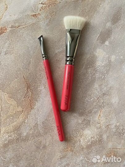 Две кисти Zoeva 322 для бровей и 109 для лица