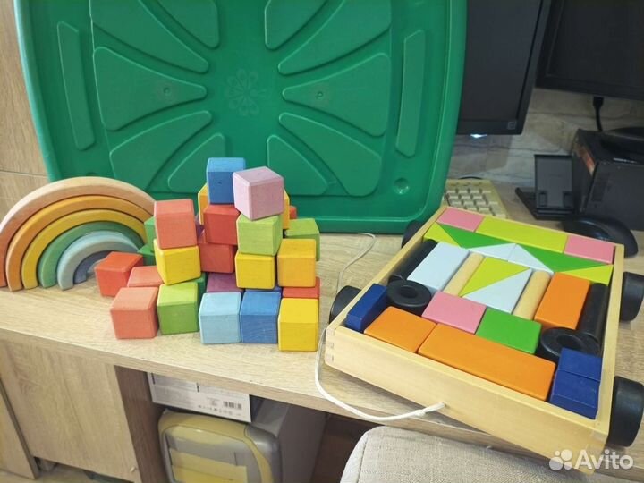 Фирменные деревянные кубики