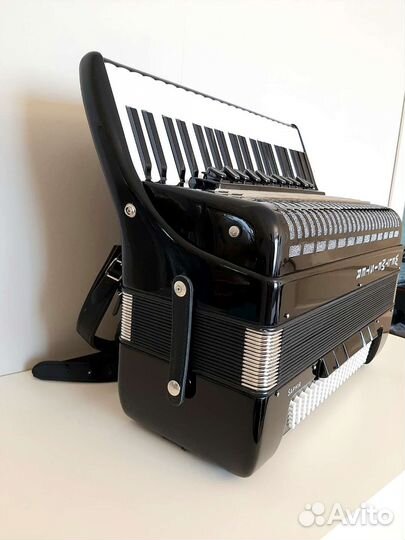 Аккордеон Weltmeister Saphir