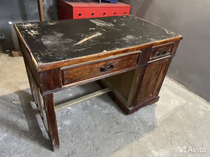 Старинный стол под реставрацию