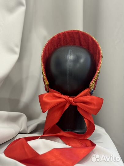 Кокошник ручной работы 