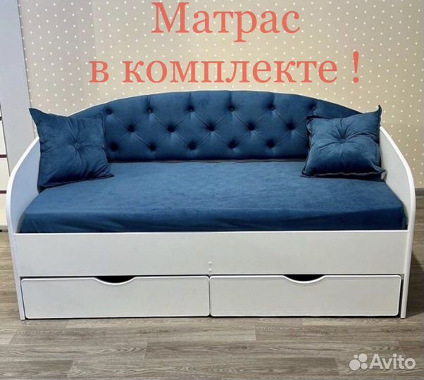 Детская кроватка с ящиком и матрасом