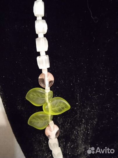 Бусы сатиновое стекло листочки и ягоды Чехия