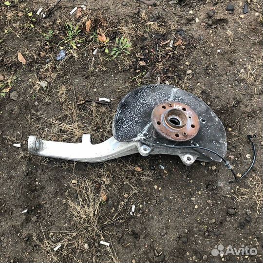 Кулак передний правый Mercedes-Benz M-Класс W166