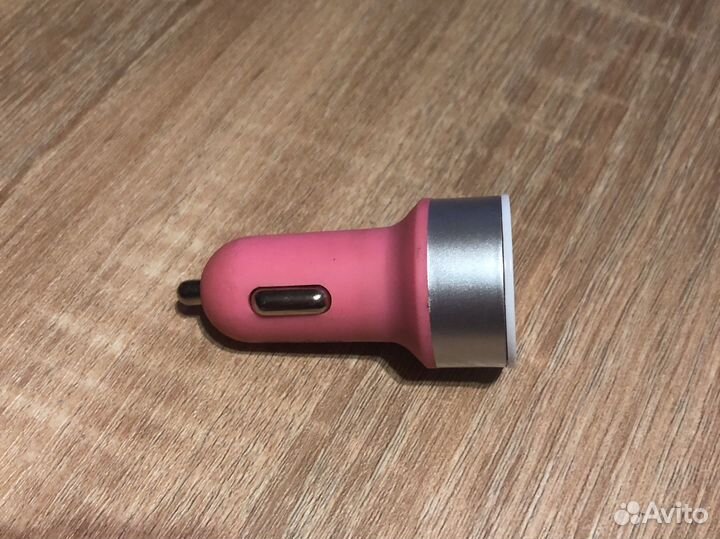 Автомобильное зарядное устройство для телефона