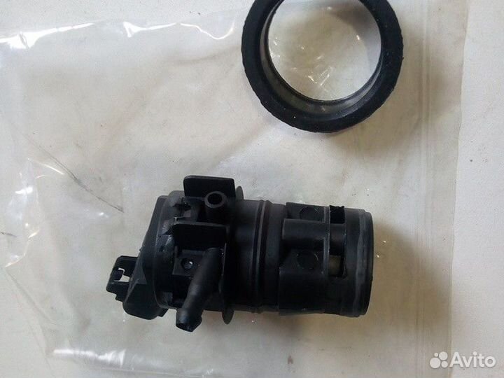 Toyota 06- Насос омывателя лоб.стекла