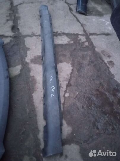 Citroen C5 2008 год пластиковая накладка порога