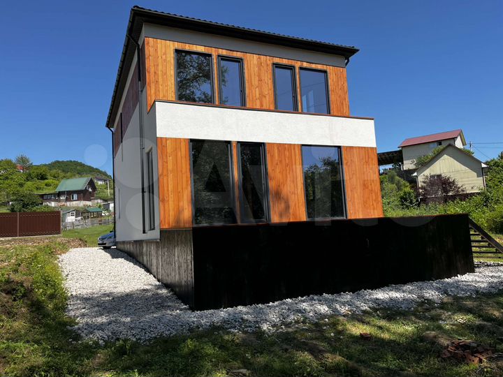 Дом 180 м² на участке 5 сот.