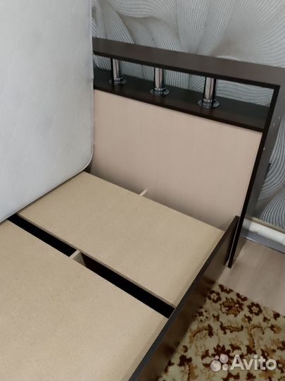 Кровать с матрасом