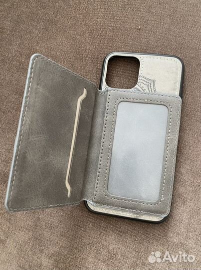 Чехол на iPhone
