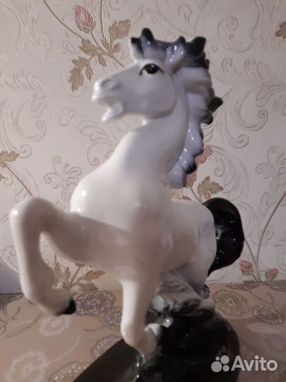 Фигурка статуэтка коня