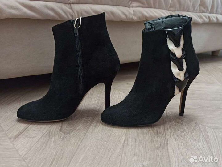 Ботинки натуральная замша 35 размер