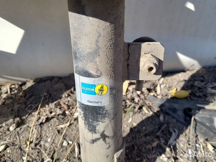 Стойки передние Peugeot 206